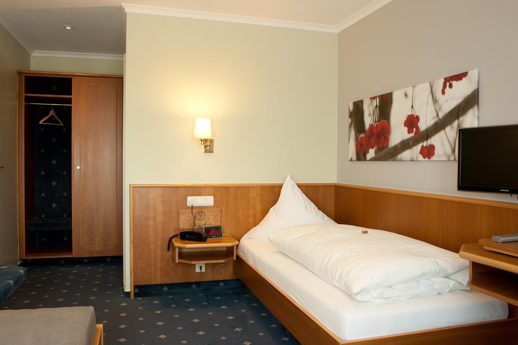 Landhotel Zur Bretzel Babenhausen  Habitación foto